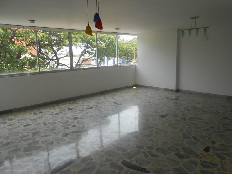 Apartamento en venta en La Riviera, Cúcuta · foto 3 de 18