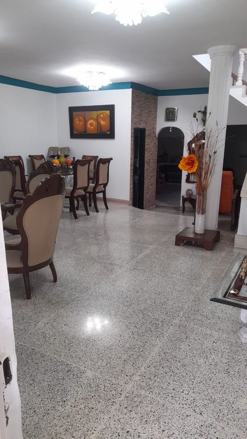 Casa de 5 alcobas en venta en Pisarreal, Los Patios, 130 m² · foto 2 de 24