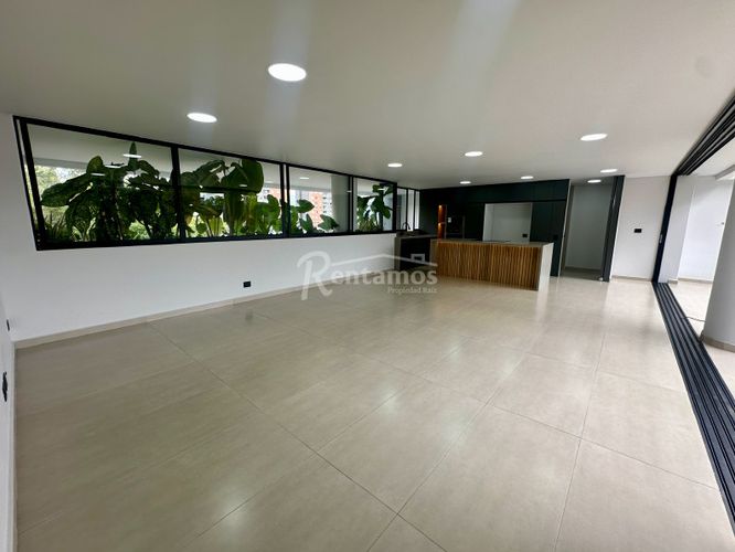 Apartamento de 3 alcobas en venta en El Tesoro, Medellín, 230 m² · foto 3 de 21