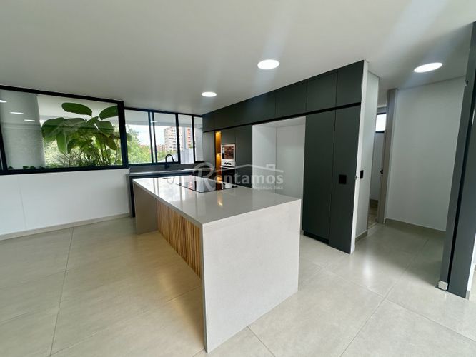 Apartamento de 3 alcobas en venta en El Tesoro, Medellín, 230 m² · foto 8 de 21
