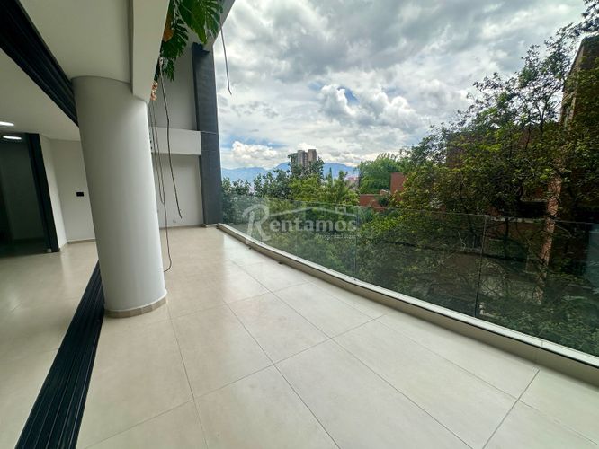 Apartamento de 3 alcobas en venta en El Tesoro, Medellín, 230 m² · foto 10 de 21
