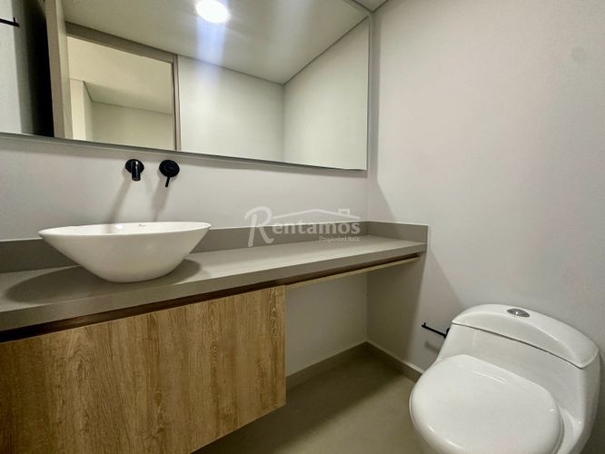 Apartamento de 3 alcobas en venta en El Tesoro, Medellín, 230 m² · foto 13 de 21