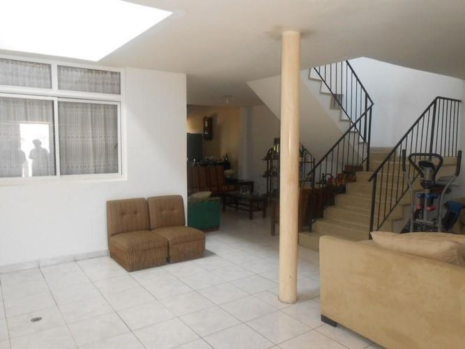Casa de 5 alcobas en venta en Quinta Oriental, Cúcuta, 225 m² · foto 2 de 17