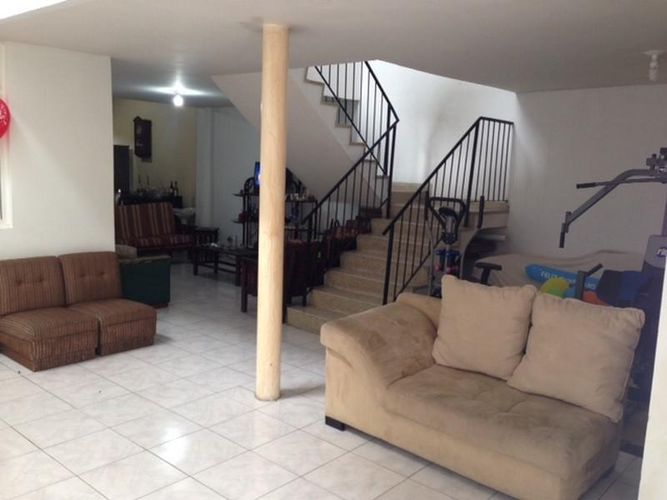 Casa de 5 alcobas en venta en Quinta Oriental, Cúcuta, 225 m² · foto 6 de 17