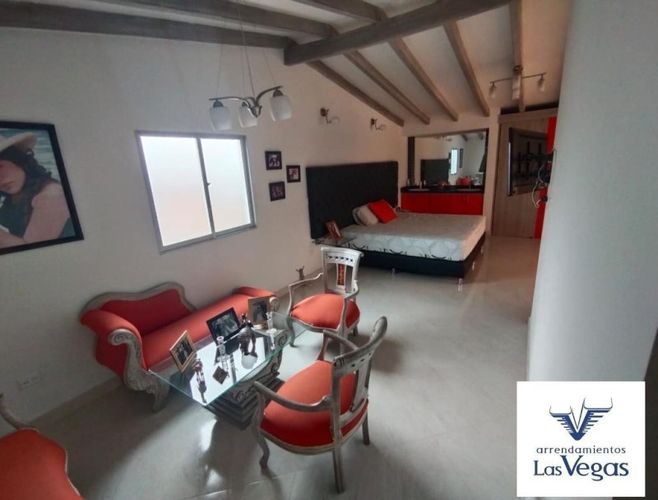 Apartamento de 3 alcobas en venta en Belén Rosales, Medellín, 210 m² · foto 2 de 11