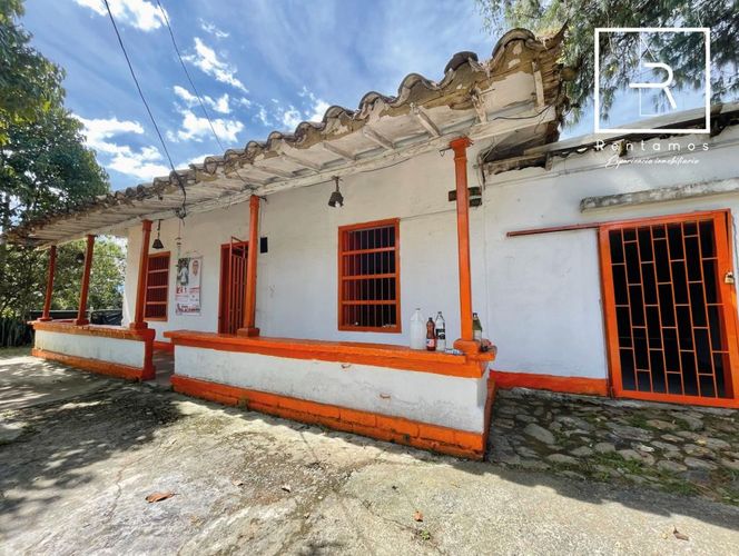 Casa de 3 alcobas en venta en Loma Del Chocho, Envigado, 170 m² · foto 2 de 9