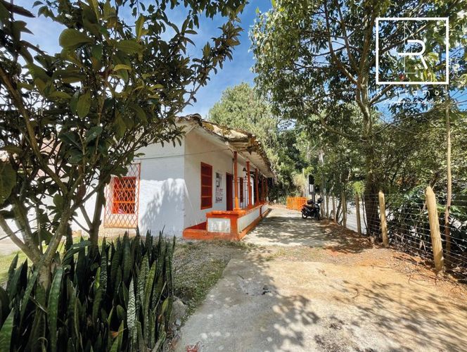 Casa de 3 alcobas en venta en Loma Del Chocho, Envigado, 170 m² · foto 3 de 9