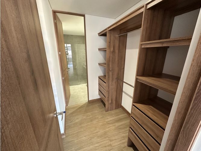 Apartaestudio en venta en El Poblado, Medellín, 69 m² · foto 7 de 14