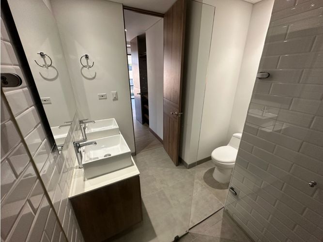 Apartaestudio en venta en El Poblado, Medellín, 69 m² · foto 8 de 14