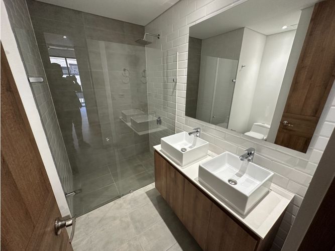 Apartaestudio en venta en El Poblado, Medellín, 69 m² · foto 13 de 14