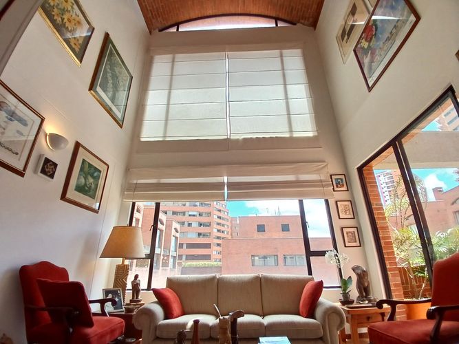 Apartamento de 1 alcoba en venta en Parque Central Bavaria, Bogotá, 96 m² · foto 2 de 22