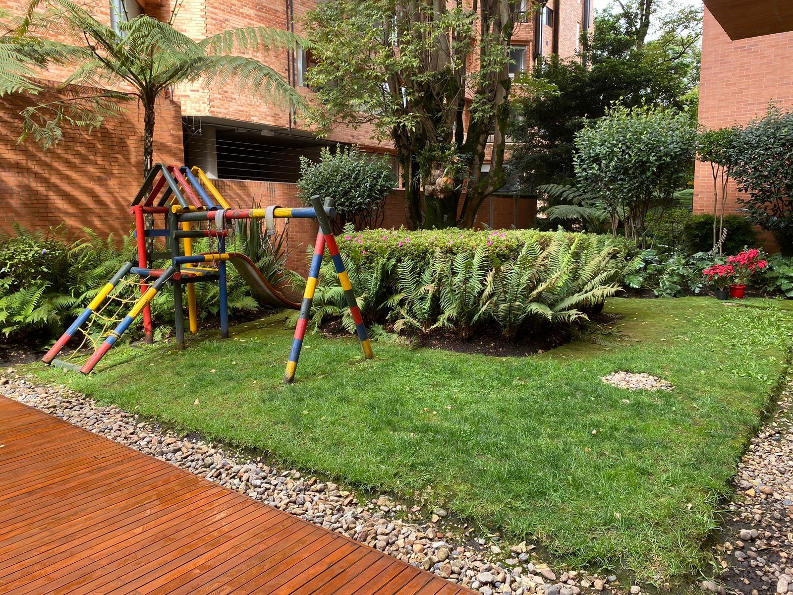 Apartamento en venta en Los Rosales, Bogotá · foto 2 de 24