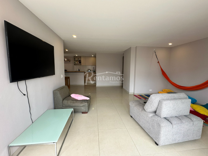 Apartamento en arriendo en Castropol, Medellín · foto 2 de 19