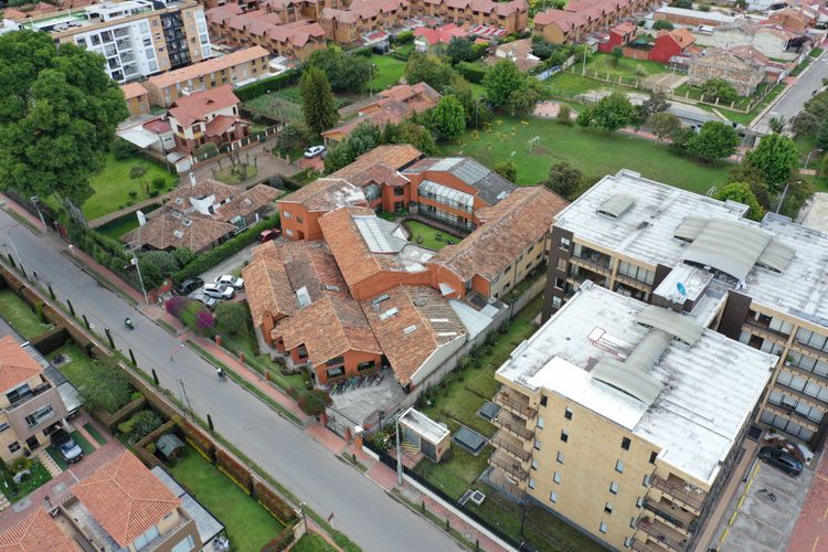 Casa de 20 alcobas en venta en Los Cedros, Chía · foto 3 de 24