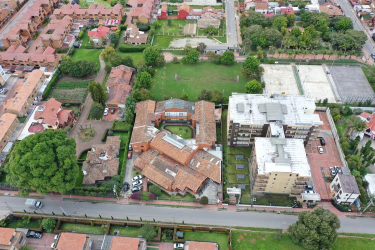 Casa de 20 alcobas en venta en Los Cedros, Chía · foto 4 de 24