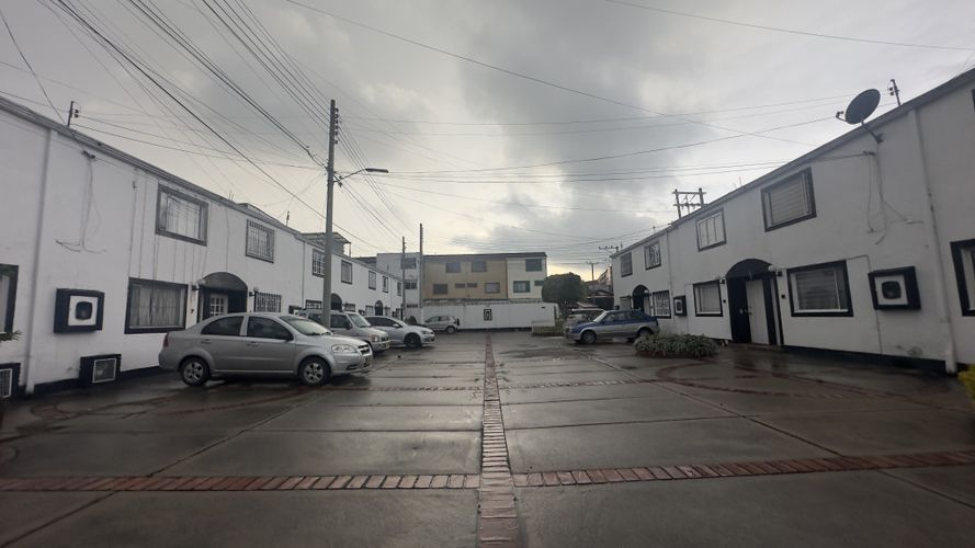 Casa en venta en Villa Mayor, Bogotá · foto 2 de 24
