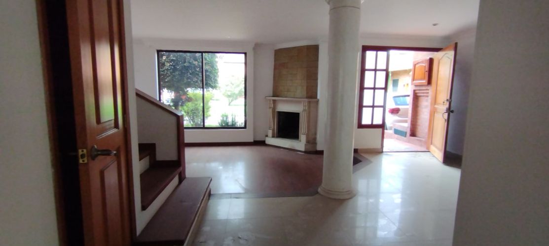 Casa de 4 alcobas en venta en Altos De Rio Frio, Chía, 200 m² · foto 2 de 24