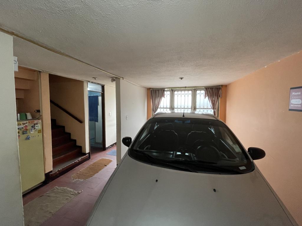Casa en venta en Laguneta, Bogotá · foto 3 de 24