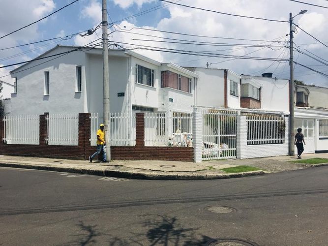 Casa de 4 alcobas en venta en Andes Norte, Bogotá, 276 m² · foto 2 de 24