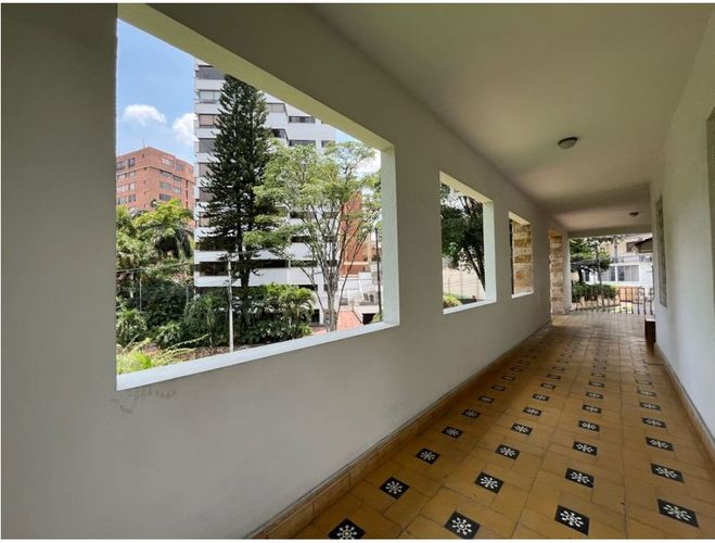 Casa de 7 alcobas en venta en Santa Teresita, Cali, 757 m² · foto 2 de 15