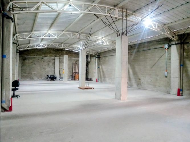 Bodega en arriendo en Cabecera San Antonio De Prado, Medellín, 320 m² · foto 2 de 13