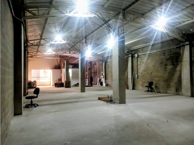 Bodega en arriendo en Cabecera San Antonio De Prado, Medellín, 320 m² · foto 4 de 13