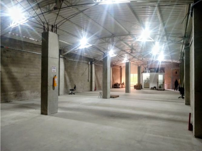 Bodega en arriendo en Cabecera San Antonio De Prado, Medellín, 320 m² · foto 5 de 13