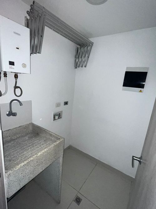 Apartamento de 2 alcobas en venta en Las Antillas, Envigado, 67 m² · foto 7 de 24
