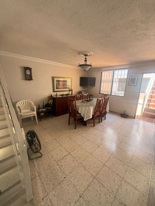 Casa de 6 alcobas en venta en La Ceiba, Bucaramanga, 230 m² · foto 5 de 24
