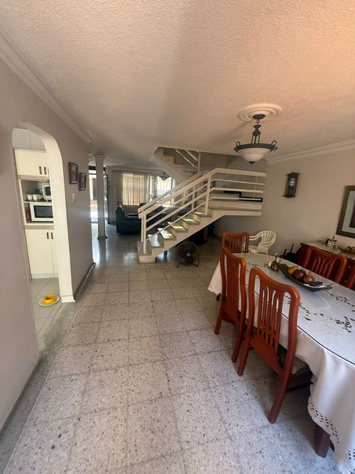 Casa de 6 alcobas en venta en La Ceiba, Bucaramanga, 230 m² · foto 8 de 24