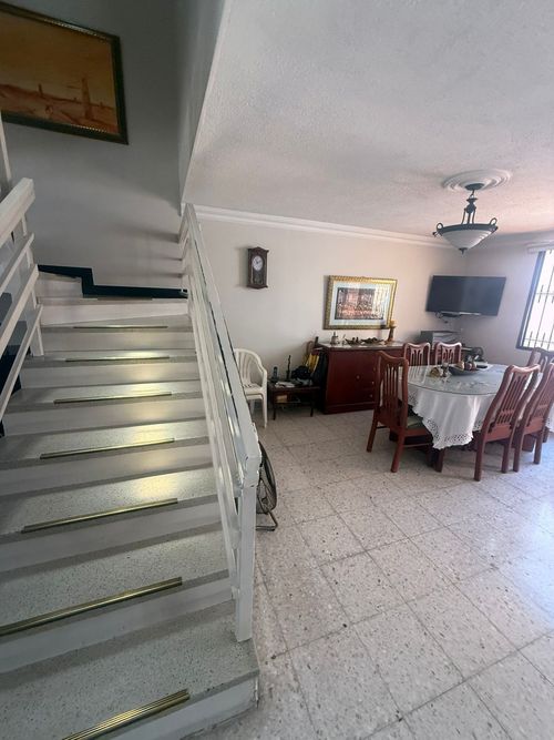 Casa de 6 alcobas en venta en La Ceiba, Bucaramanga, 230 m² · foto 9 de 24