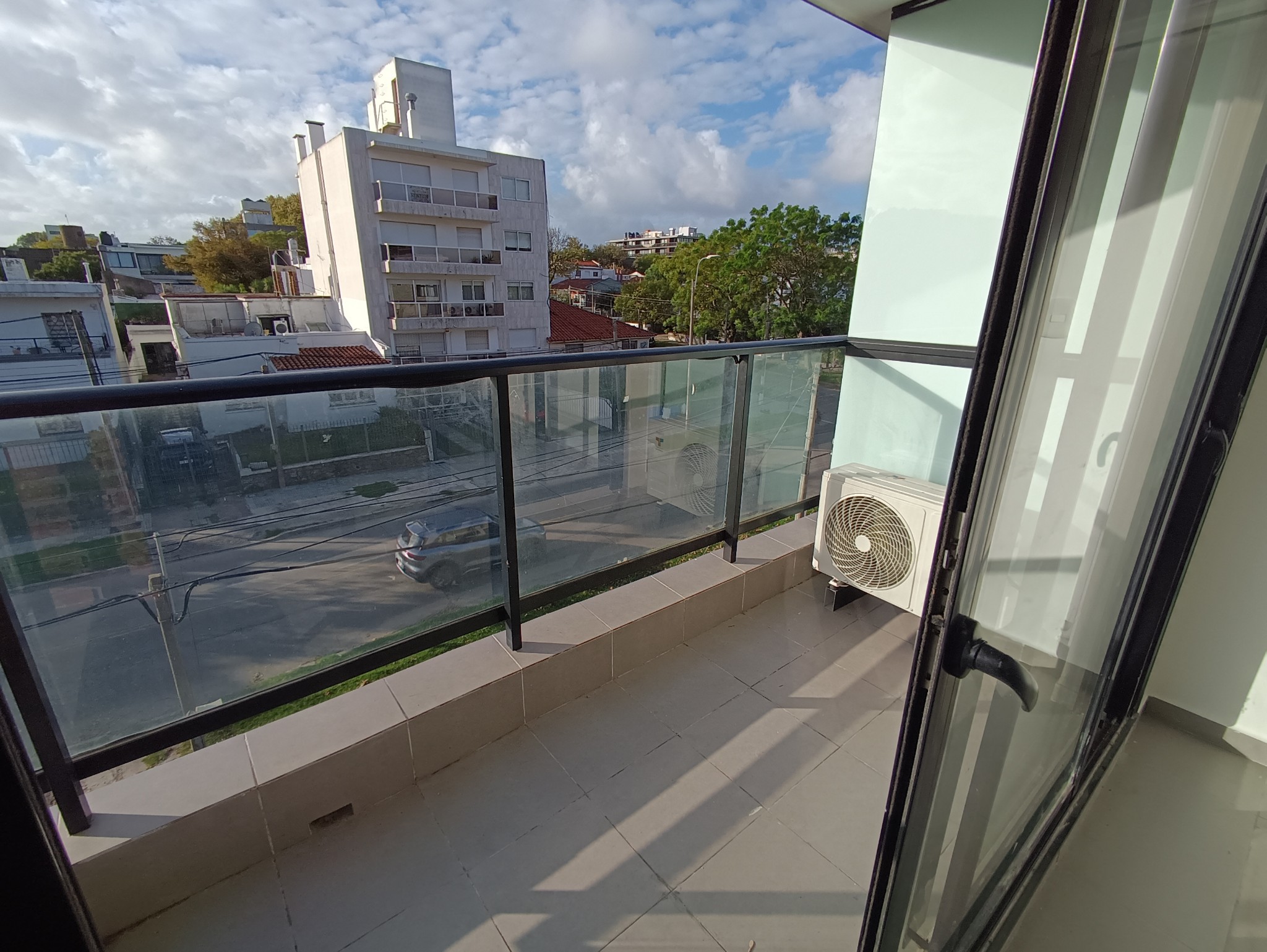 Amplio Monoambiente Con Terraza! Malvin! Próximo A Rambla Y Playa! Edificio Nuevo!! - Vista
