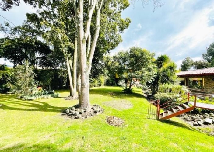 Casa de 4 alcobas en venta en Casa Blanca Suba, Bogotá, 495 m² · foto 2 de 15