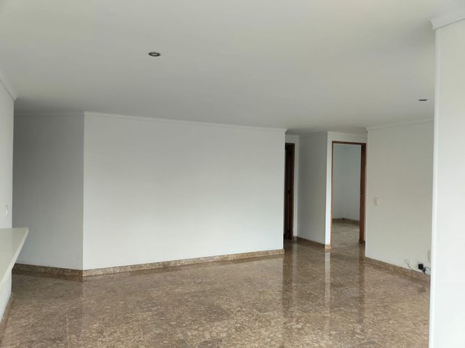 Apartamento de 3 alcobas en arriendo en El Poblado, Medellín, 118 m² · foto 7 de 14