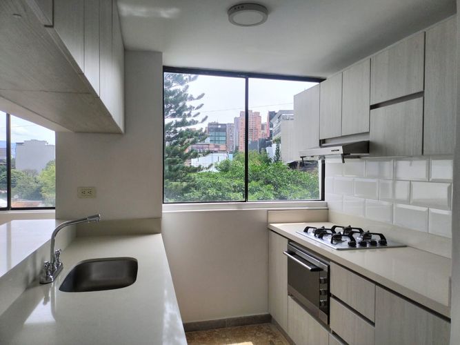 Apartamento de 3 alcobas en arriendo en El Poblado, Medellín, 118 m² · foto 4 de 14