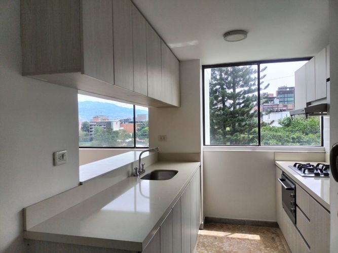 Apartamento de 3 alcobas en arriendo en El Poblado, Medellín, 118 m² · foto 3 de 14