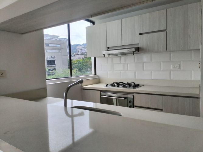 Apartamento de 3 alcobas en arriendo en El Poblado, Medellín, 118 m² · foto 5 de 14