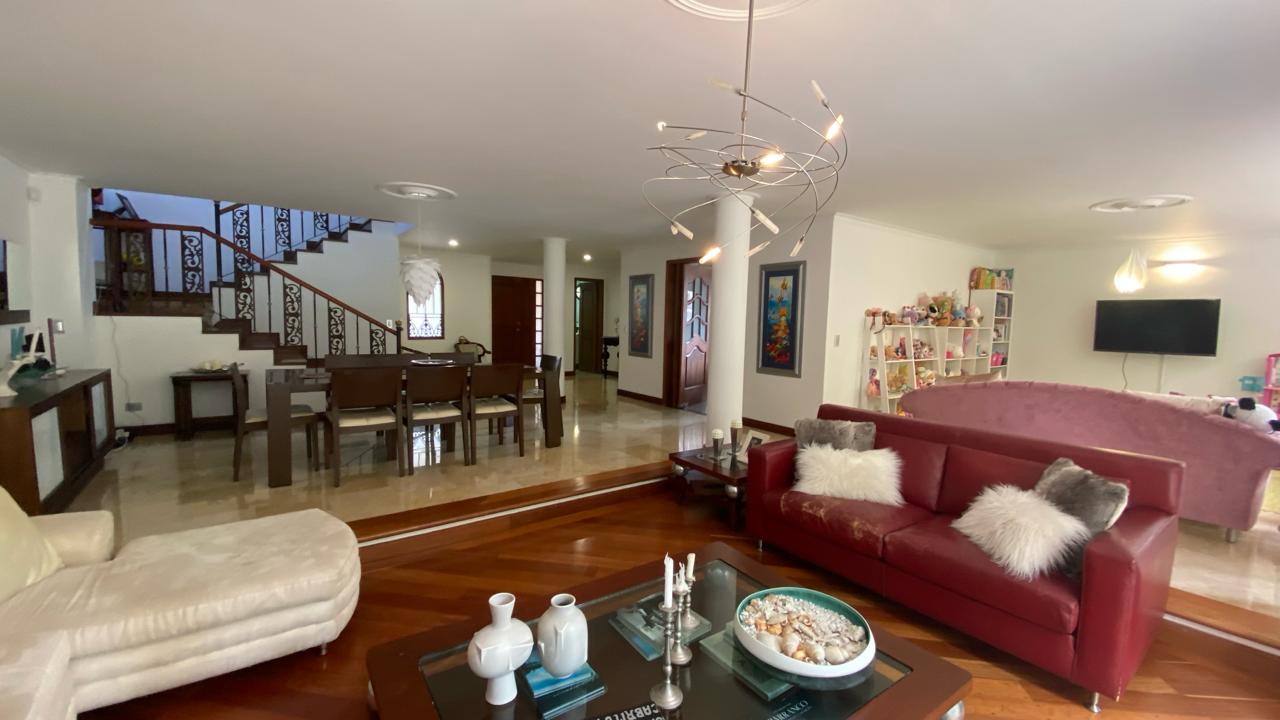 Casa en venta en El Poblado, Medellín 3
