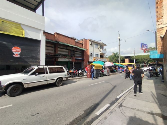 Local en arriendo en Bombona No.1, Medellín, 95 m² · foto 2 de 10