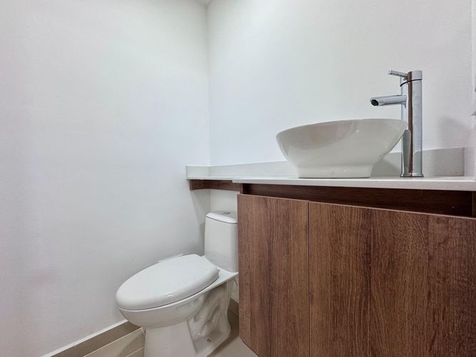 Oficina en arriendo en El Poblado, Medellín, 37 m² · foto 4 de 8
