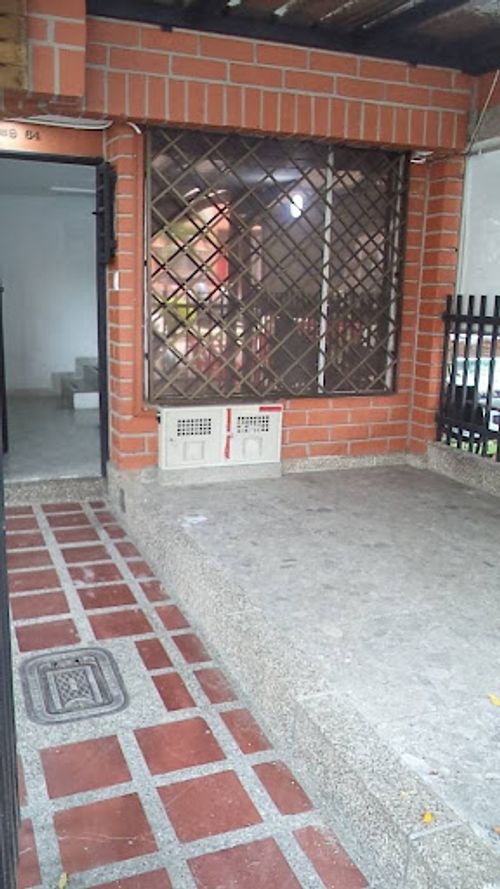 Local en arriendo en Bosques De San Pablo, Medellín, 100 m² · foto 2 de 24
