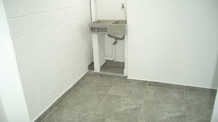 Local en arriendo en Bosques De San Pablo, Medellín, 100 m² · foto 12 de 24