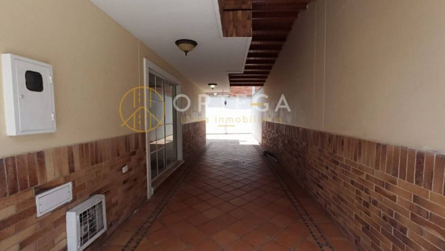 Casa de 4 alcobas en venta en Anillo Vial, Floridablanca, 234 m² · foto 4 de 24