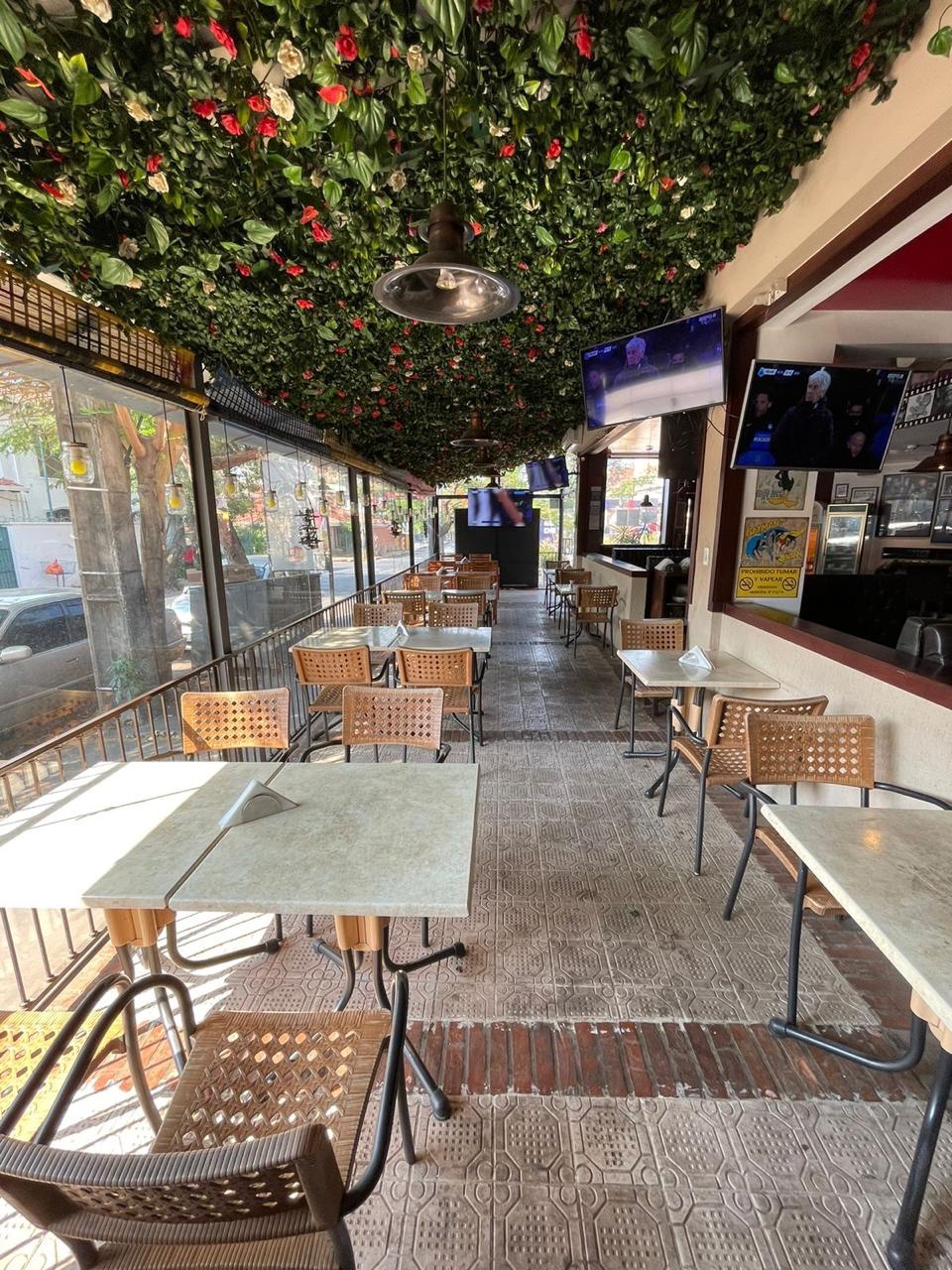 Alquilo local gastronomico en zona concurrida de Recoleta — foto 2