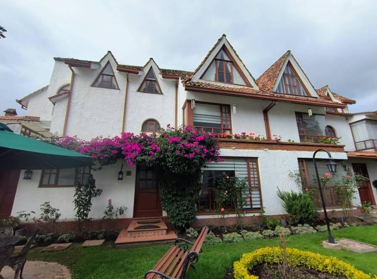 Casa en venta en San Jose De Bavaria, Bogotá · foto 2 de 24