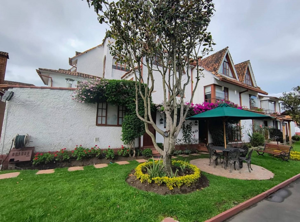 Casa en venta en San Jose De Bavaria, Bogotá · foto 3 de 24