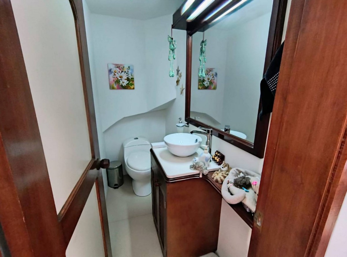 Casa en venta en San Jose De Bavaria, Bogotá · foto 6 de 24