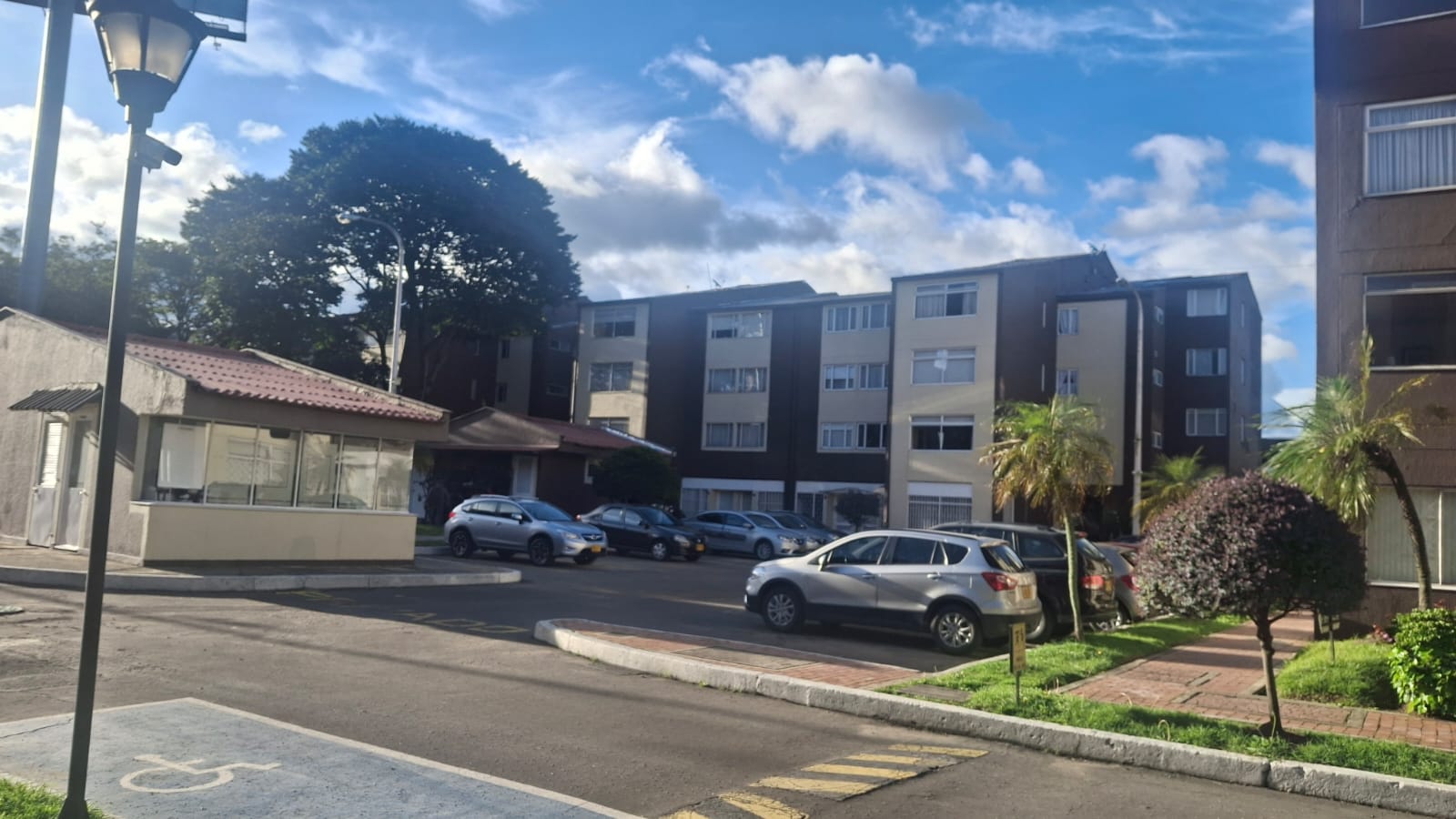 Apartamento en venta en Las Villas, Bogotá · foto 2 de 24