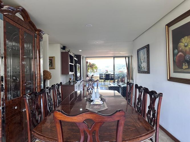 Apartamento de 3 alcobas en venta en El Poblado, Medellín, 212 m² · foto 9 de 20