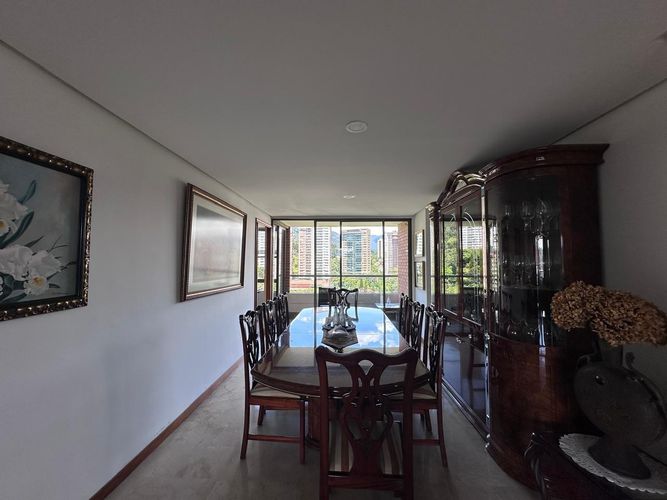 Apartamento de 3 alcobas en venta en El Poblado, Medellín, 212 m² · foto 3 de 20